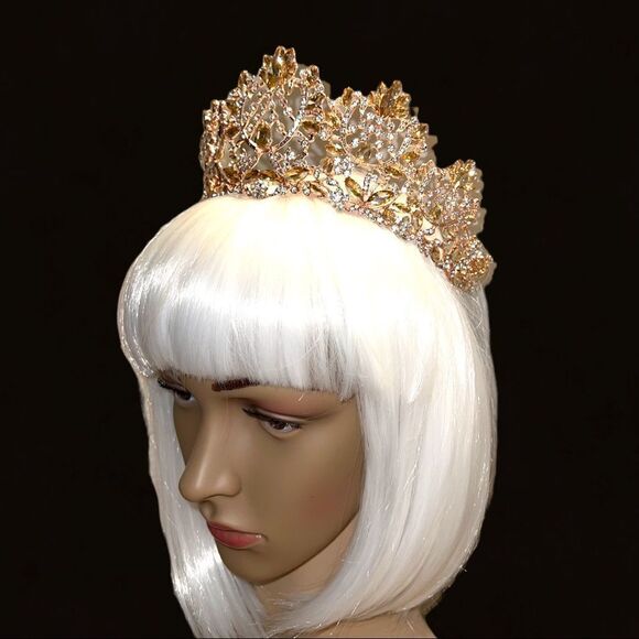 Crystal and topaz tiara! Gold tiara with crystal and topaz stone design!